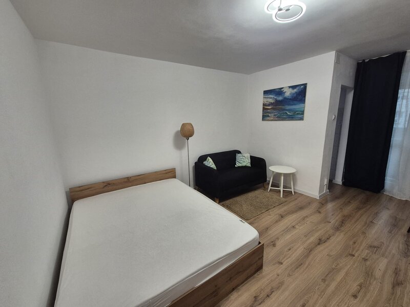 Basarabia, 10 minute metrou Costin Georgian, vav spital Ilfov, bloc 1980,