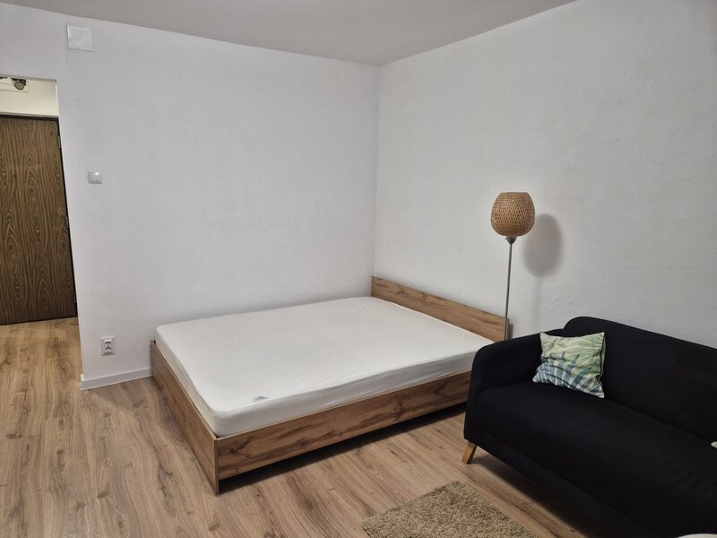 Basarabia, 10 minute metrou Costin Georgian, vav spital Ilfov, bloc 1980,