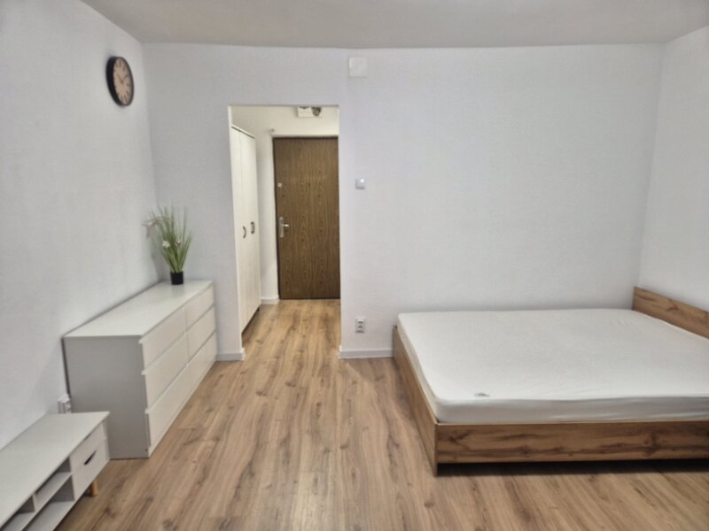 Basarabia, 10 minute metrou Costin Georgian, vav spital Ilfov, bloc 1980,