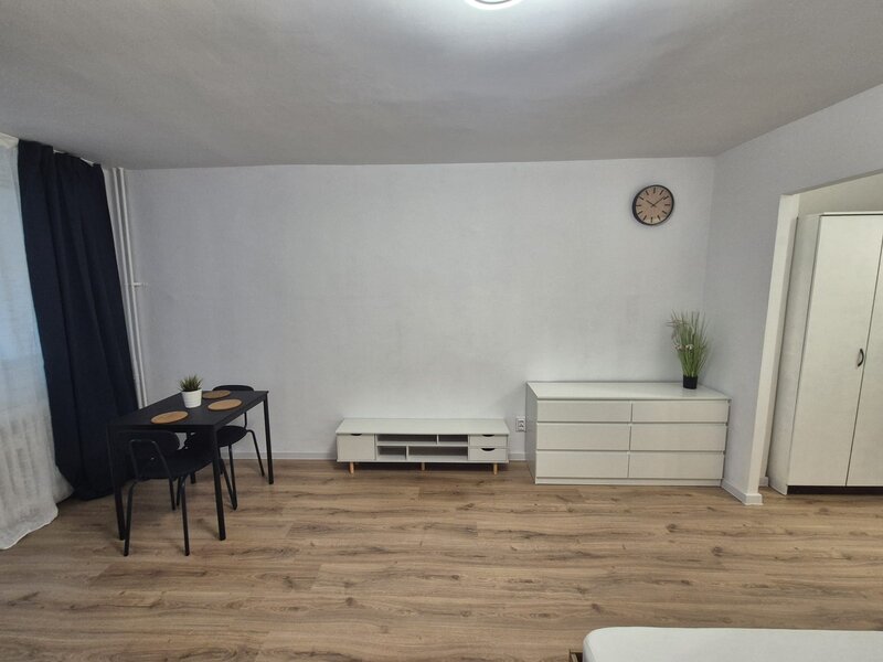 Basarabia, 10 minute metrou Costin Georgian, vav spital Ilfov, bloc 1980,