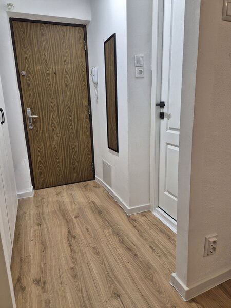 Basarabia, 10 minute metrou Costin Georgian, vav spital Ilfov, bloc 1980,