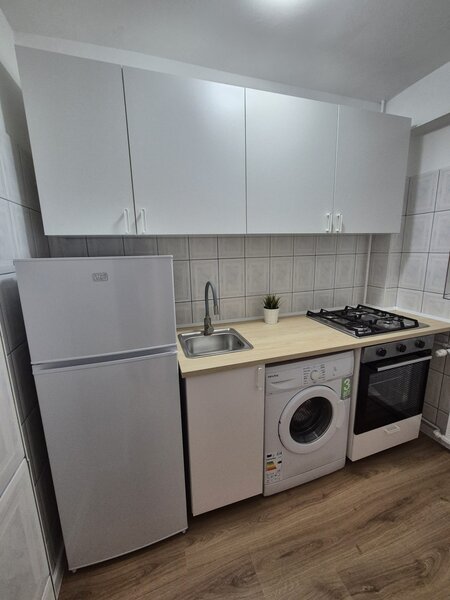 Basarabia, 10 minute metrou Costin Georgian, vav spital Ilfov, bloc 1980,