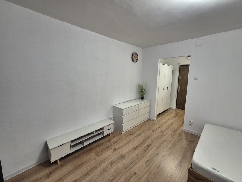 Basarabia, 10 minute metrou Costin Georgian, vav spital Ilfov, bloc 1980,